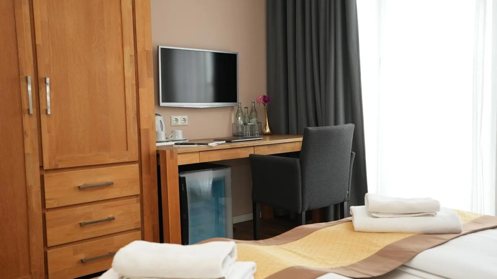***  Hotel Attache An Der Messe Frankfurt am Main Germany