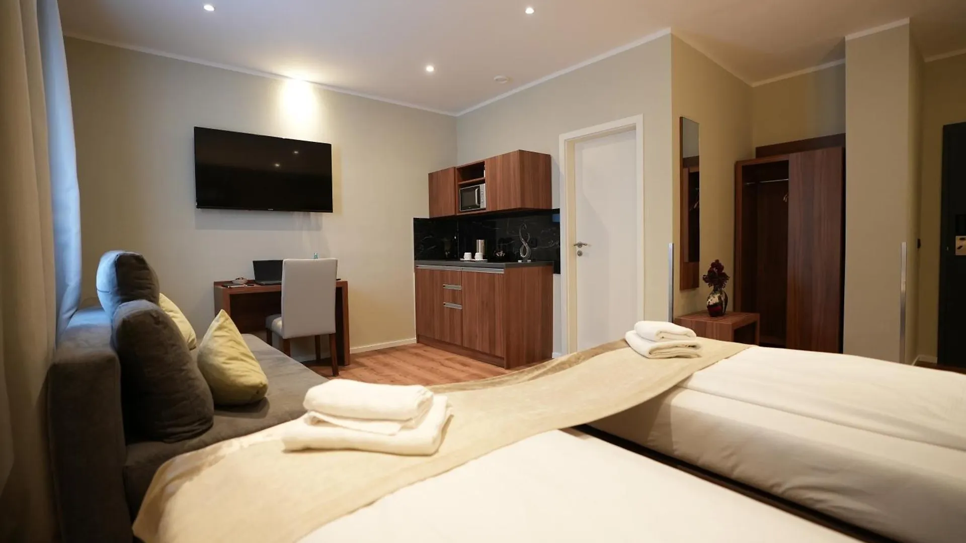 Hotel Attache An Der Messe Frankfurt am Main 3*,  Germany